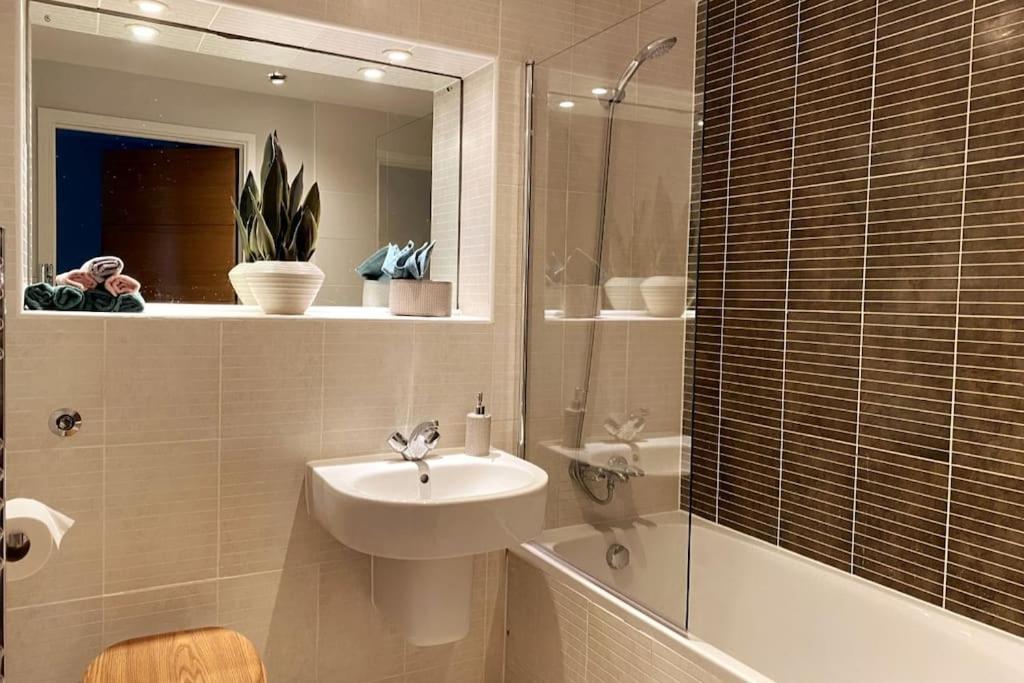 فيلا 3Bed House With Parking Short Walk To Bath Centre المظهر الخارجي الصورة