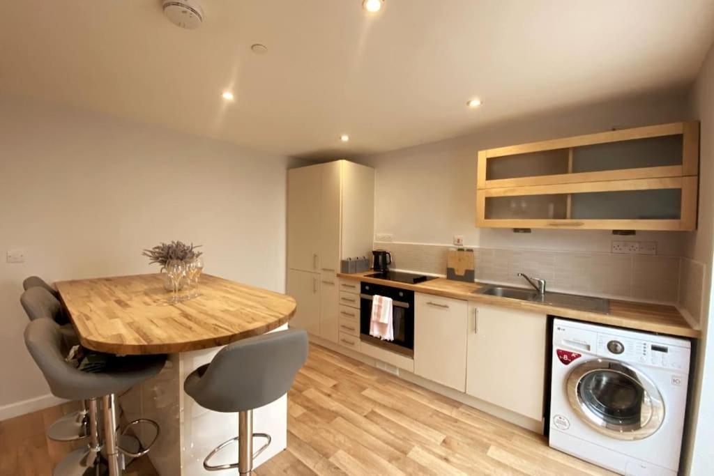 فيلا 3Bed House With Parking Short Walk To Bath Centre المظهر الخارجي الصورة